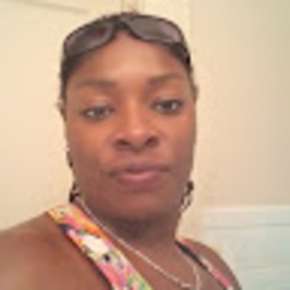 Meet your Posher, Danielle - Picture 1 of 1